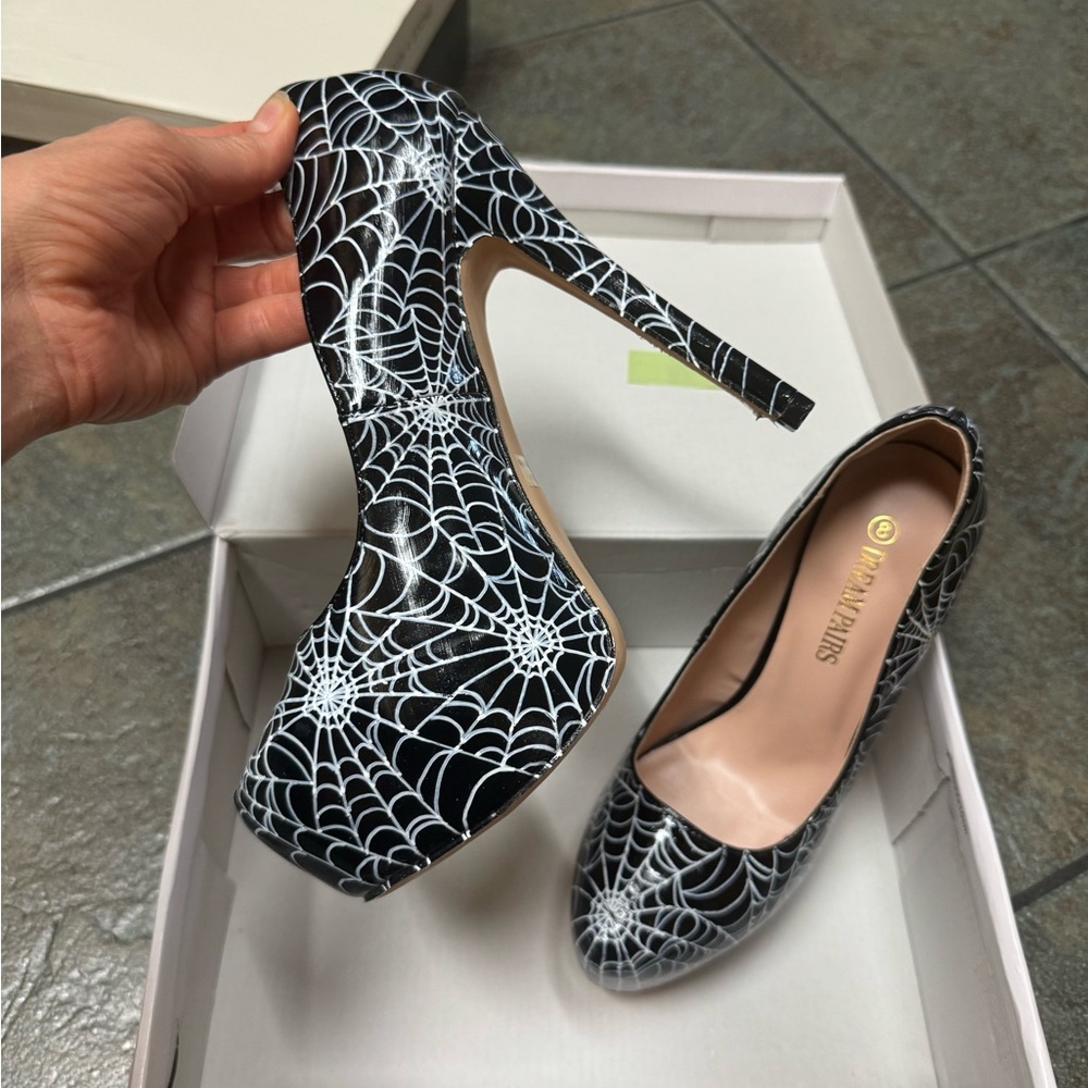 Spiderweb Halloween Heels US8 - Picture 2 of 9